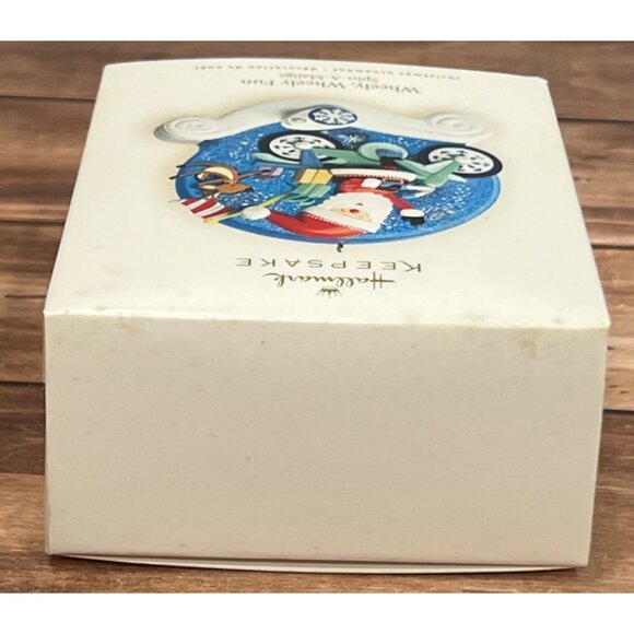 2008 HALLMARK ORNAMENT QP1121 WHEELY  WHEELY FUN SPIN A MAJIG SANTA ON BIKE - Picture 5 of 8